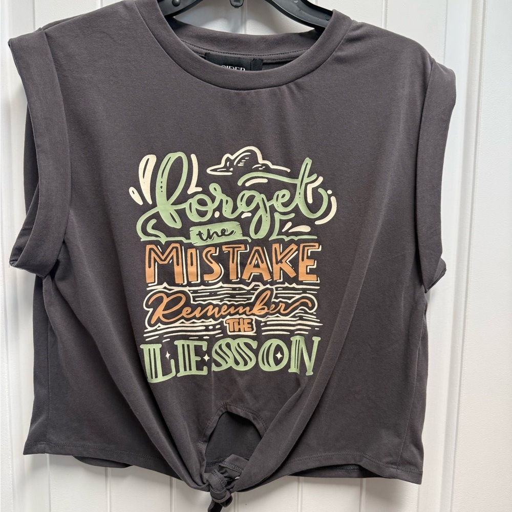 Cider Shirt Round Neck Graphic Knotted Crop Top Cropped Carbon Size Large NWT